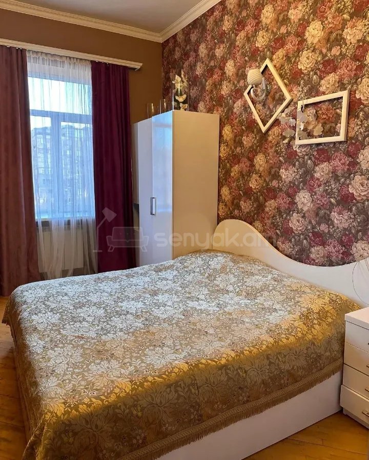 3 Սենյականոց Բնակարան Քարե Շենքում, 74քմ, 5/5 հարկ, Նորմալ Վիճակում, Կահավորված