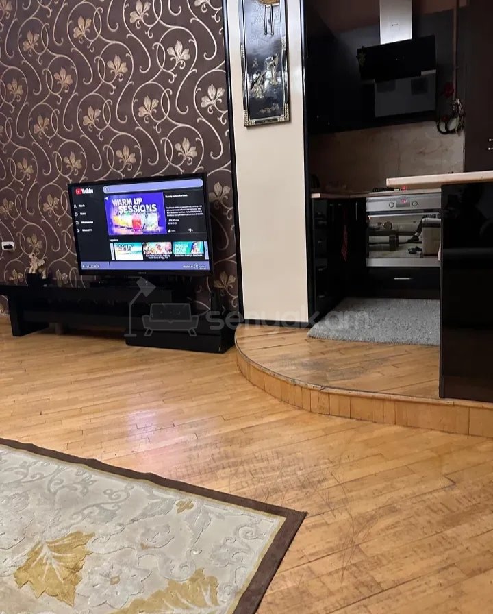 3 Սենյականոց Բնակարան Քարե Շենքում, 74քմ, 5/5 հարկ, Նորմալ Վիճակում, Կահավորված