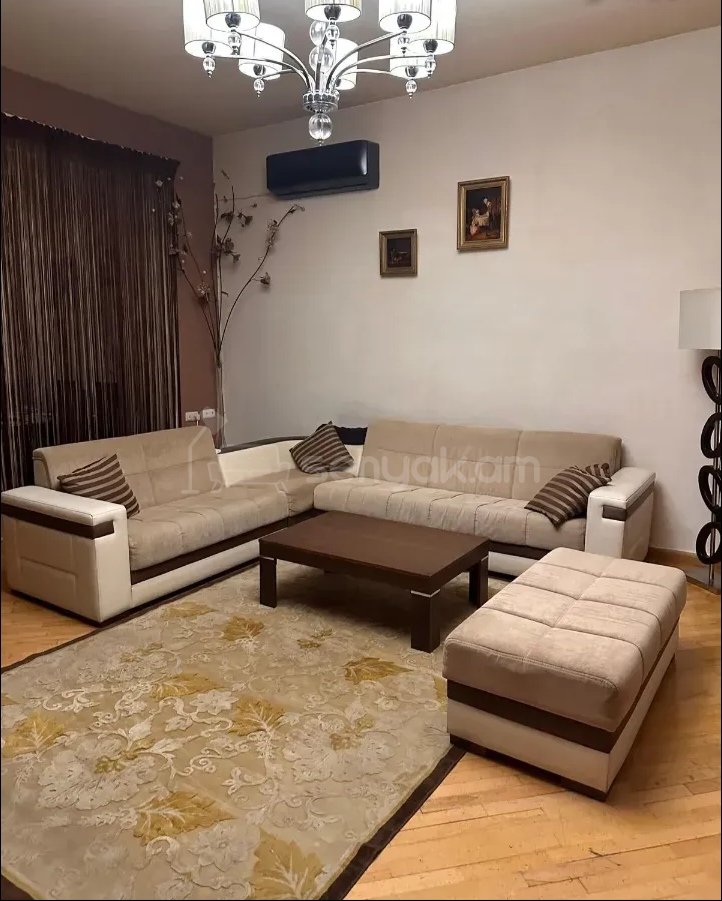 3 Սենյականոց Բնակարան Քարե Շենքում, 74քմ, 5/5 հարկ, Նորմալ Վիճակում, Կահավորված