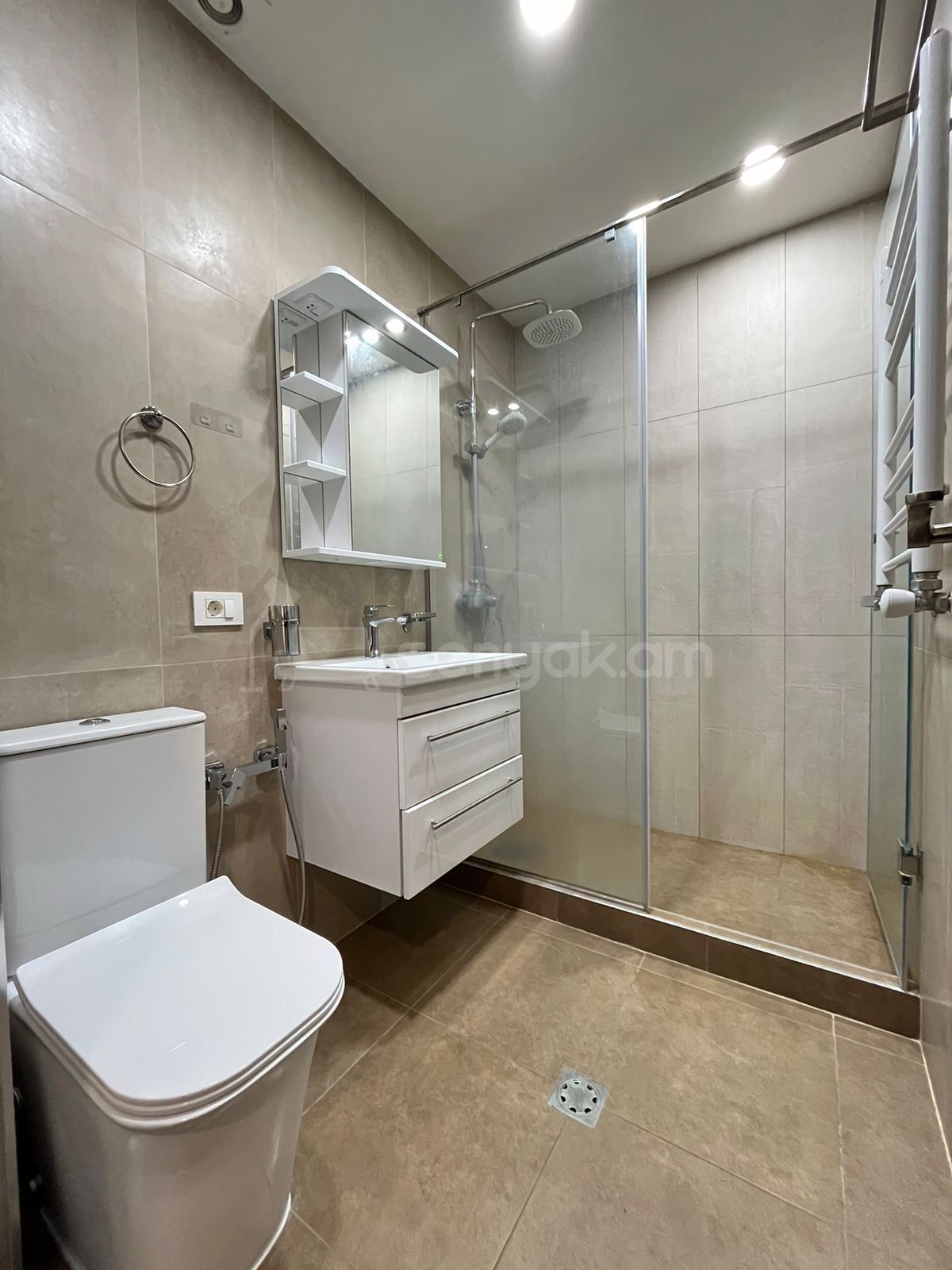 3 Սենյականոց Բնակարան Նորակառույցում, 67քմ, 1/2 հարկ, Դիզայներական Վերանորոգված