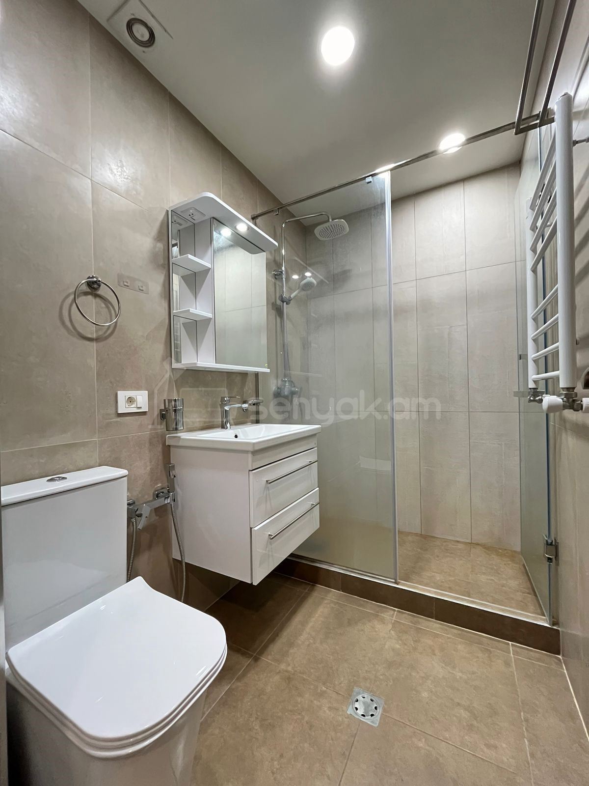 3 Սենյականոց Բնակարան Նորակառույցում, 67քմ, 1/2 հարկ, Դիզայներական Վերանորոգված