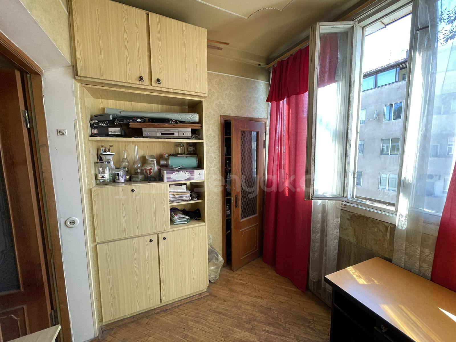 3 Սենյականոց Բնակարան Քարե Շենքում, 75քմ, 4/5 հարկ, Պետական Վիճակում