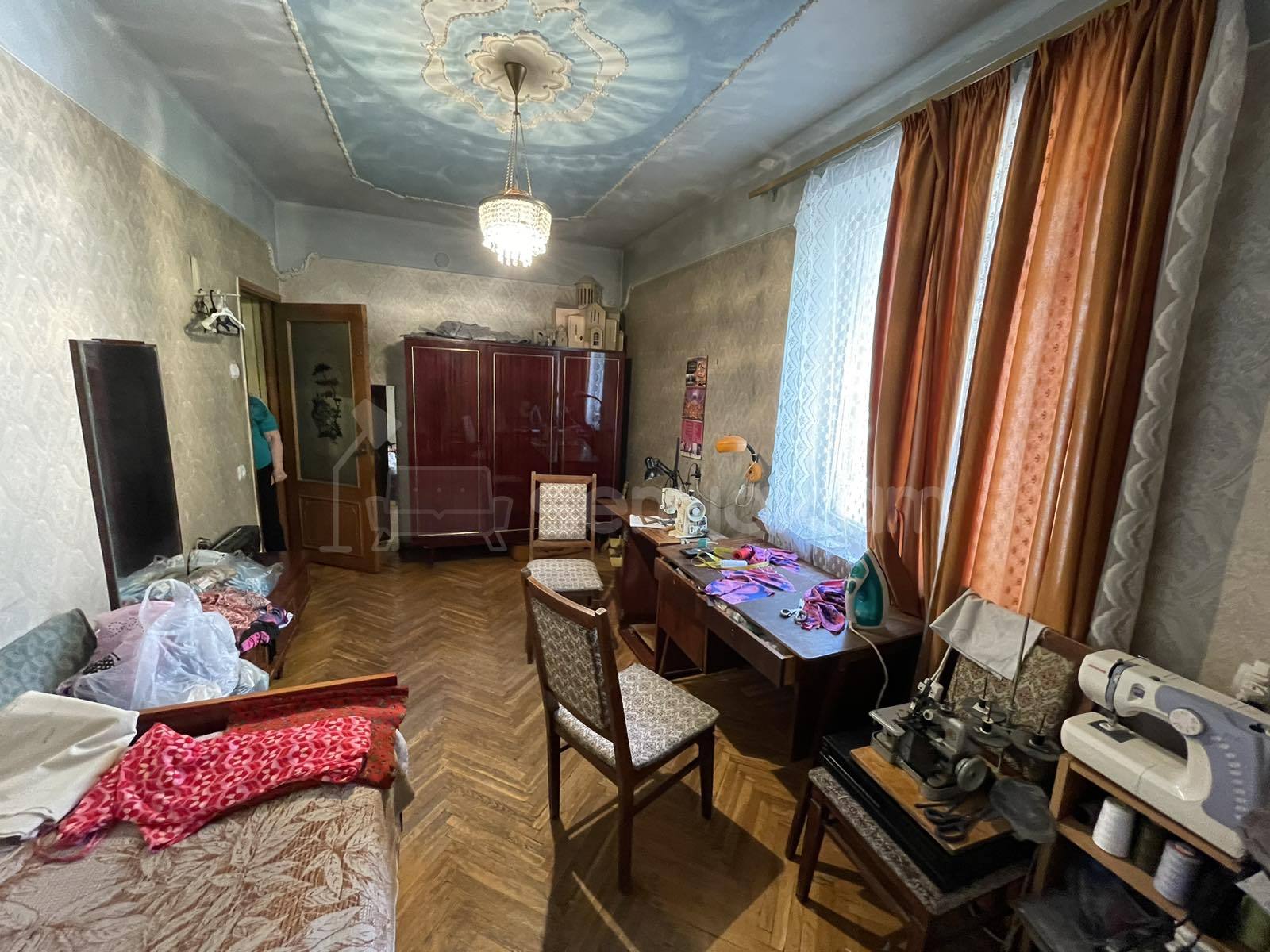 3 Սենյականոց Բնակարան Քարե Շենքում, 75քմ, 4/5 հարկ, Պետական Վիճակում