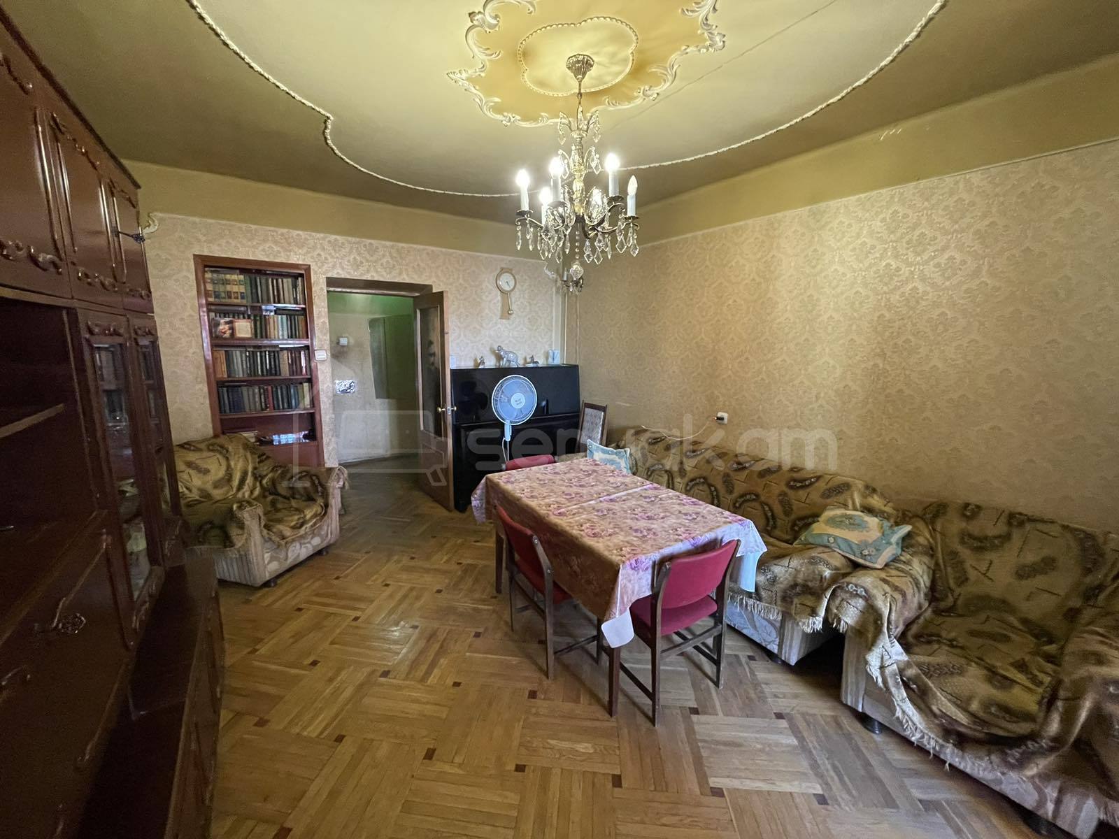 3 Սենյականոց Բնակարան Քարե Շենքում, 75քմ, 4/5 հարկ, Պետական Վիճակում