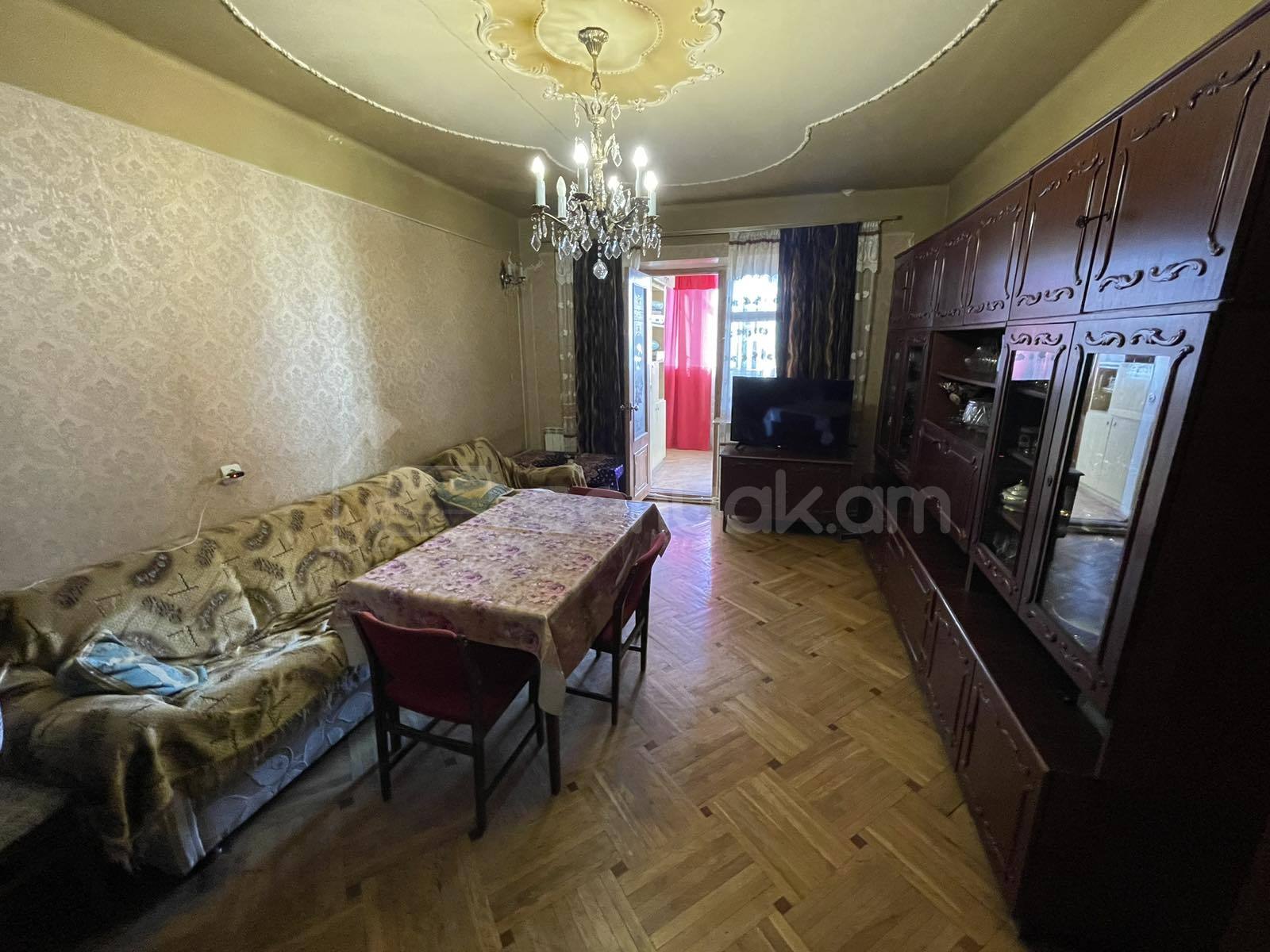 3 Սենյականոց Բնակարան Քարե Շենքում, 75քմ, 4/5 հարկ, Պետական Վիճակում