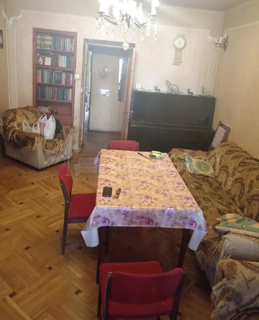 3 Սենյականոց Բնակարան Քարե Շենքում, 75քմ, 4/5 հարկ, Պետական Վիճակում