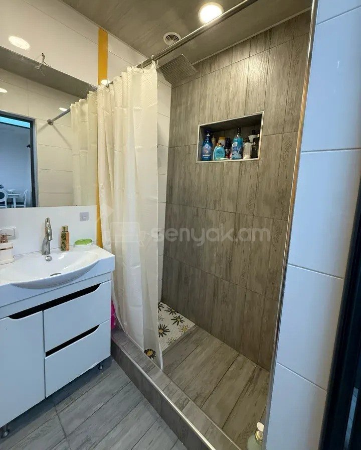 2 Սենյականոց Բնակարան Քարե Շենքում, 47քմ, 3/4 հարկ, Դիզայներական Վերանորոգված