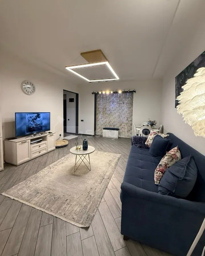 2 Սենյականոց Բնակարան Քարե Շենքում, 47քմ, 3/4 հարկ, Դիզայներական Վերանորոգված