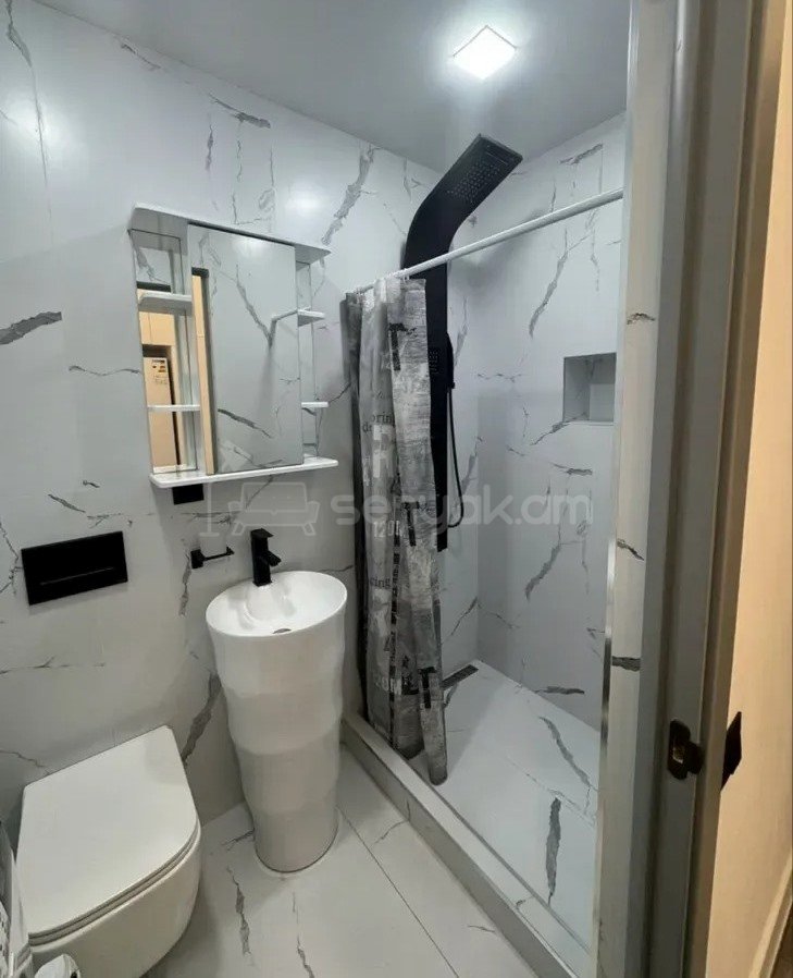 1 Սենյականոց Բնակարան Քարե Շենքում, 30քմ, 3/4 հարկ, Դիզայներական Վերանորոգված