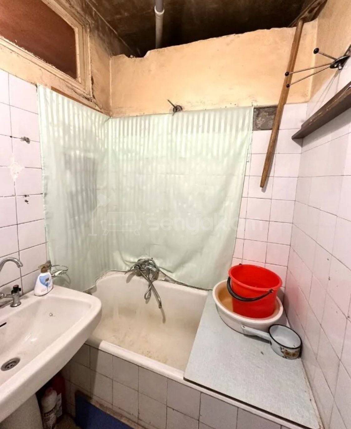 3 Սենյականոց Բնակարան Քարե Շենքում, 97քմ, 1/5 հարկ, Պետական Վիճակում