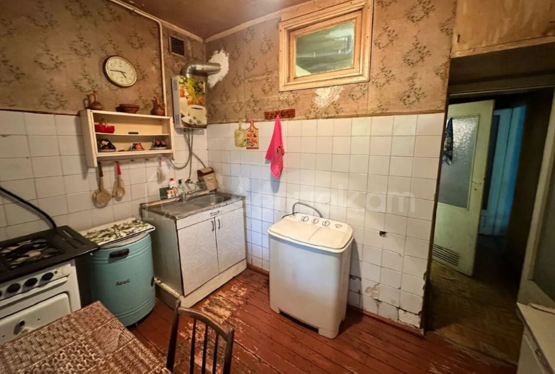 3 Սենյականոց Բնակարան Քարե Շենքում, 97քմ, 1/5 հարկ, Պետական Վիճակում