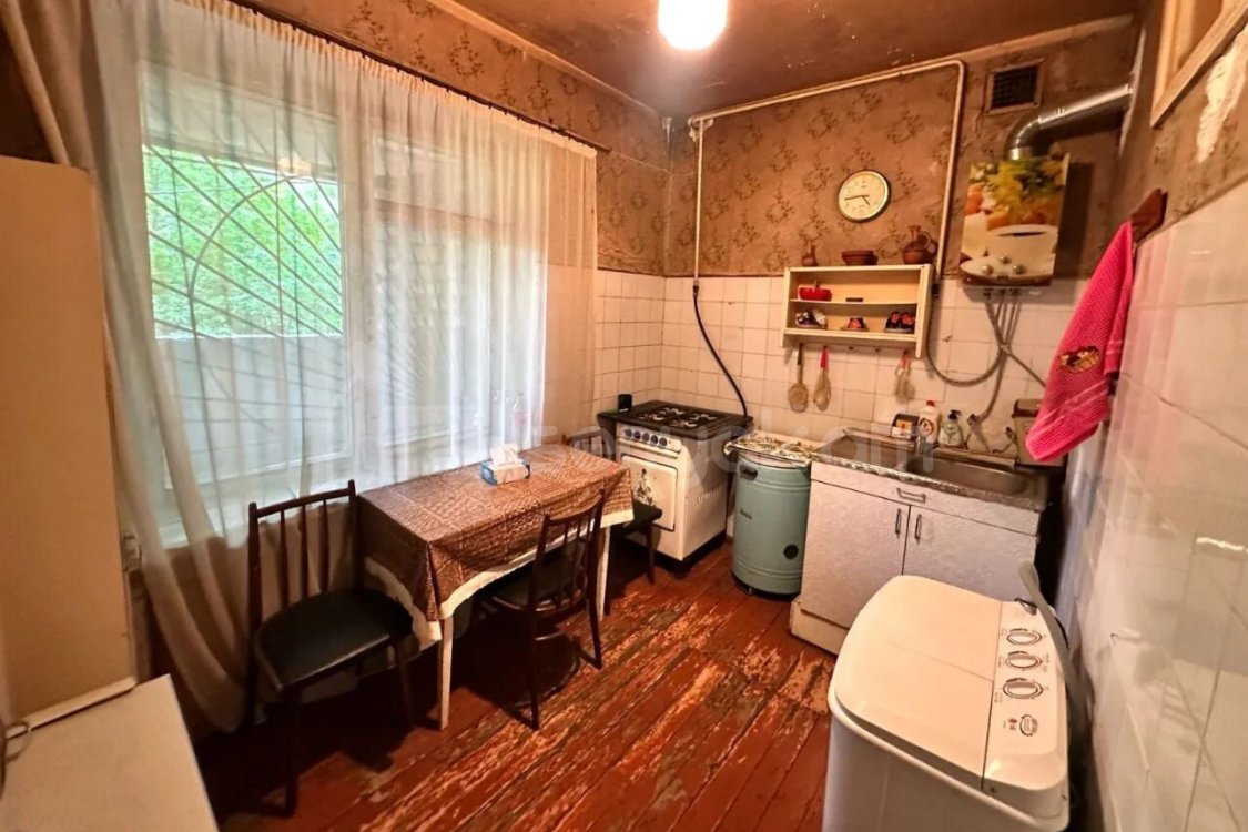 3 Սենյականոց Բնակարան Քարե Շենքում, 97քմ, 1/5 հարկ, Պետական Վիճակում