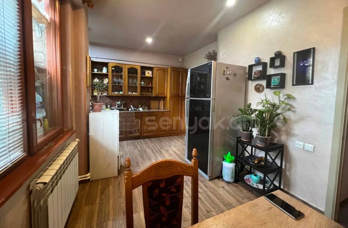 3 Սենյականոց Բնակարան Քարե Շենքում, 82քմ, 5/6 հարկ, Կապիտալ Վերանորոգված