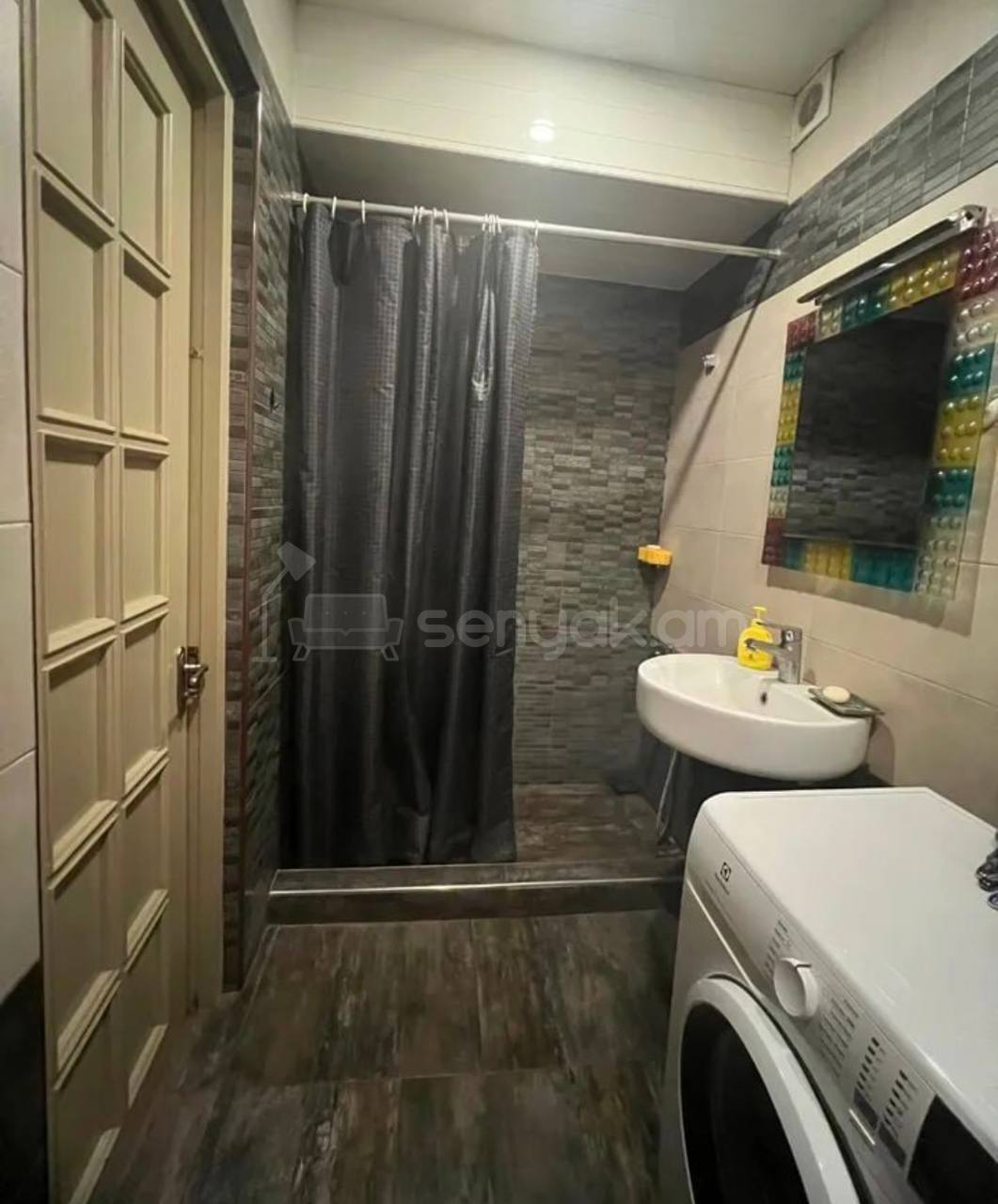 3 Սենյականոց Բնակարան Քարե Շենքում, 82քմ, 5/6 հարկ, Կապիտալ Վերանորոգված