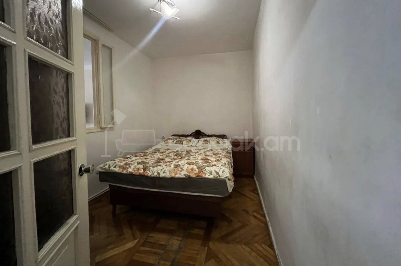 3 Սենյականոց Բնակարան Քարե Շենքում, 72քմ, 1/5 հարկ, Կապիտալ Վերանորոգված