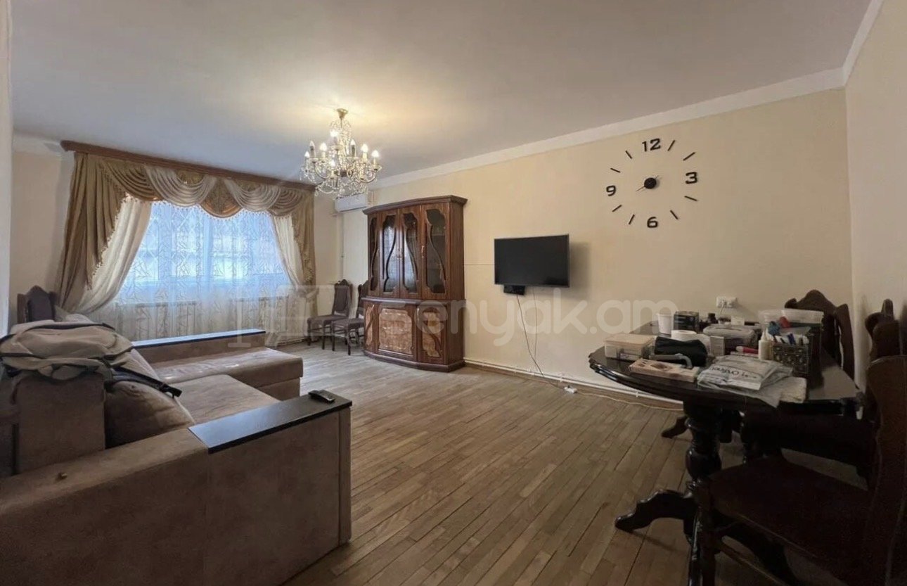 3 Սենյականոց Բնակարան Քարե Շենքում, 72քմ, 1/5 հարկ, Կապիտալ Վերանորոգված