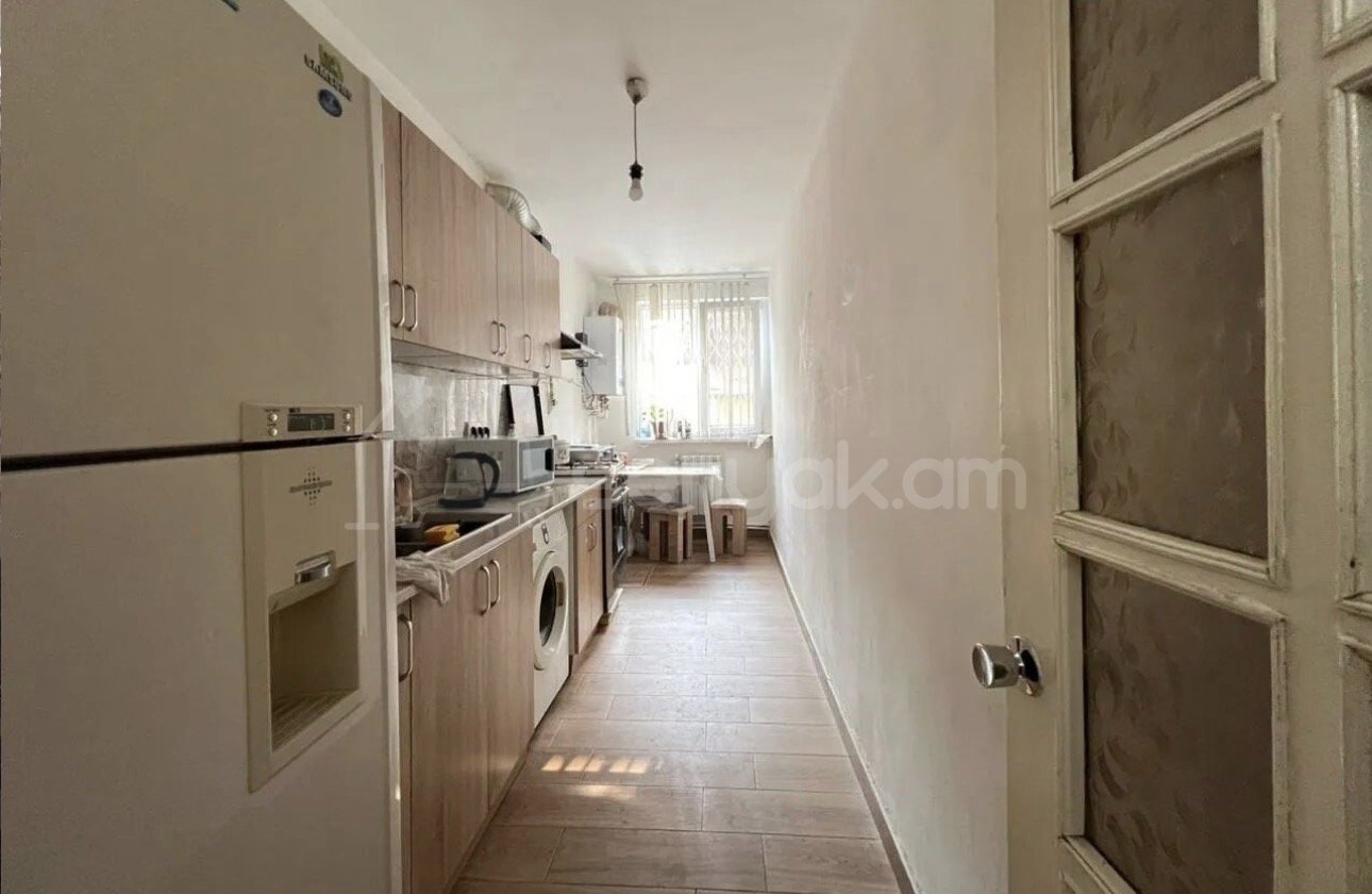 3 Սենյականոց Բնակարան Քարե Շենքում, 72քմ, 1/5 հարկ, Կապիտալ Վերանորոգված