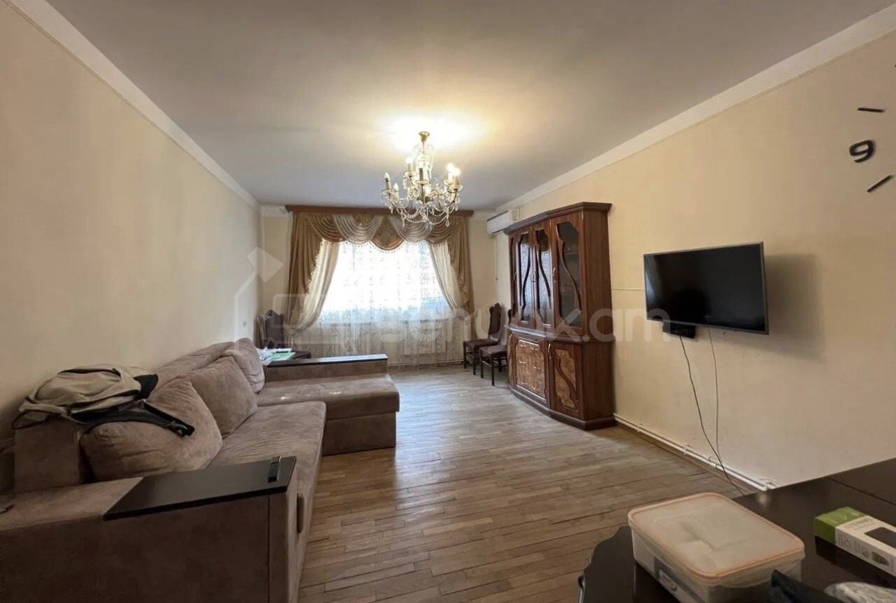 3 Սենյականոց Բնակարան Քարե Շենքում, 72քմ, 1/5 հարկ, Կապիտալ Վերանորոգված