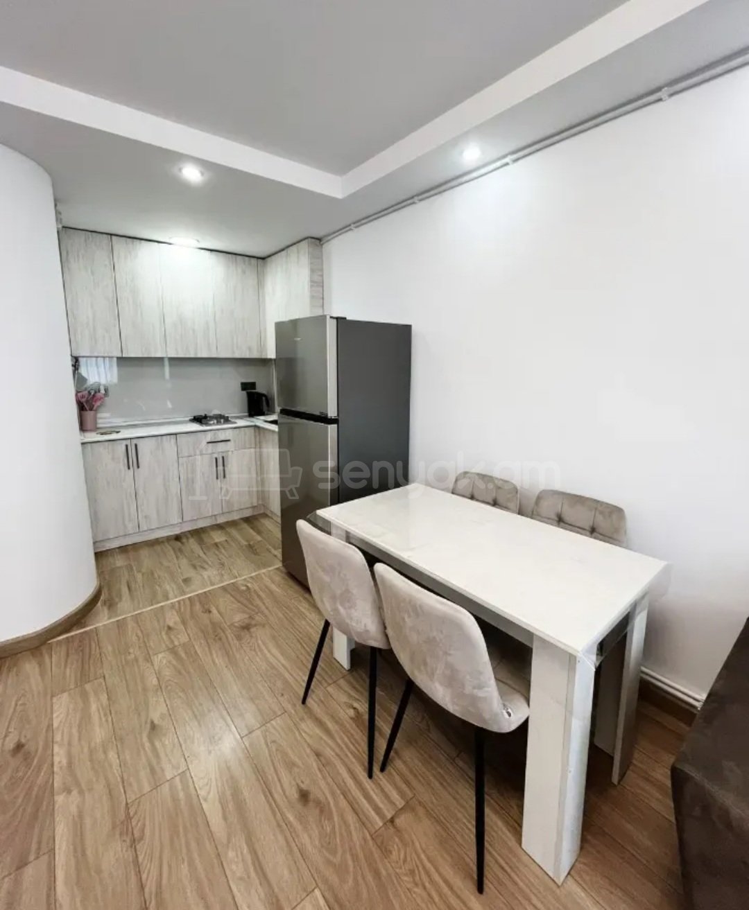 2 Սենյականոց Բնակարան, 42քմ, 6/9 հարկ, Կապիտալ Վերանորոգված, Կահավորված