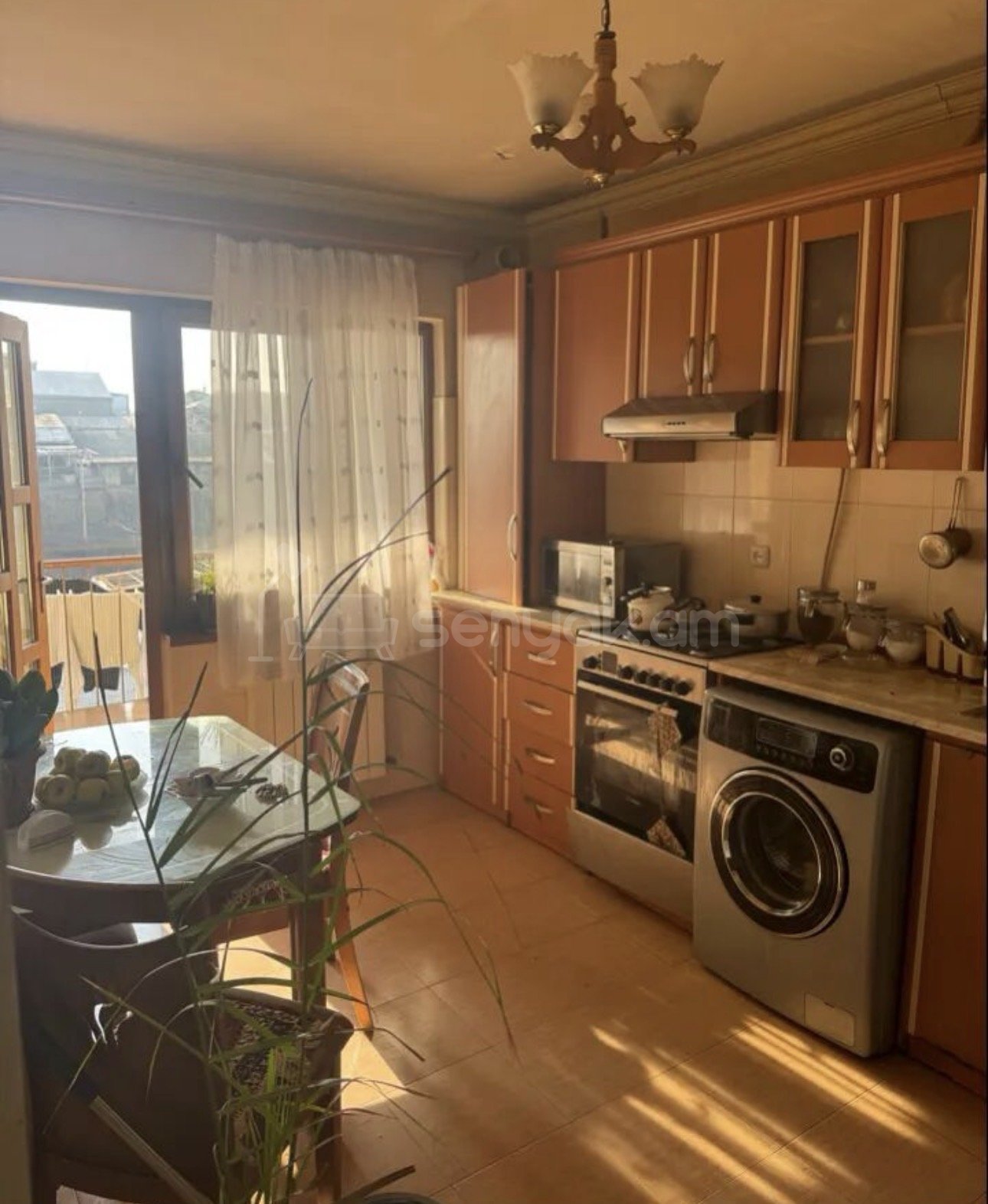 3 Սենյականոց Բնակարան Քարե Շենքում, 70քմ, 5/5 հարկ, Կապիտալ Վերանորոգված