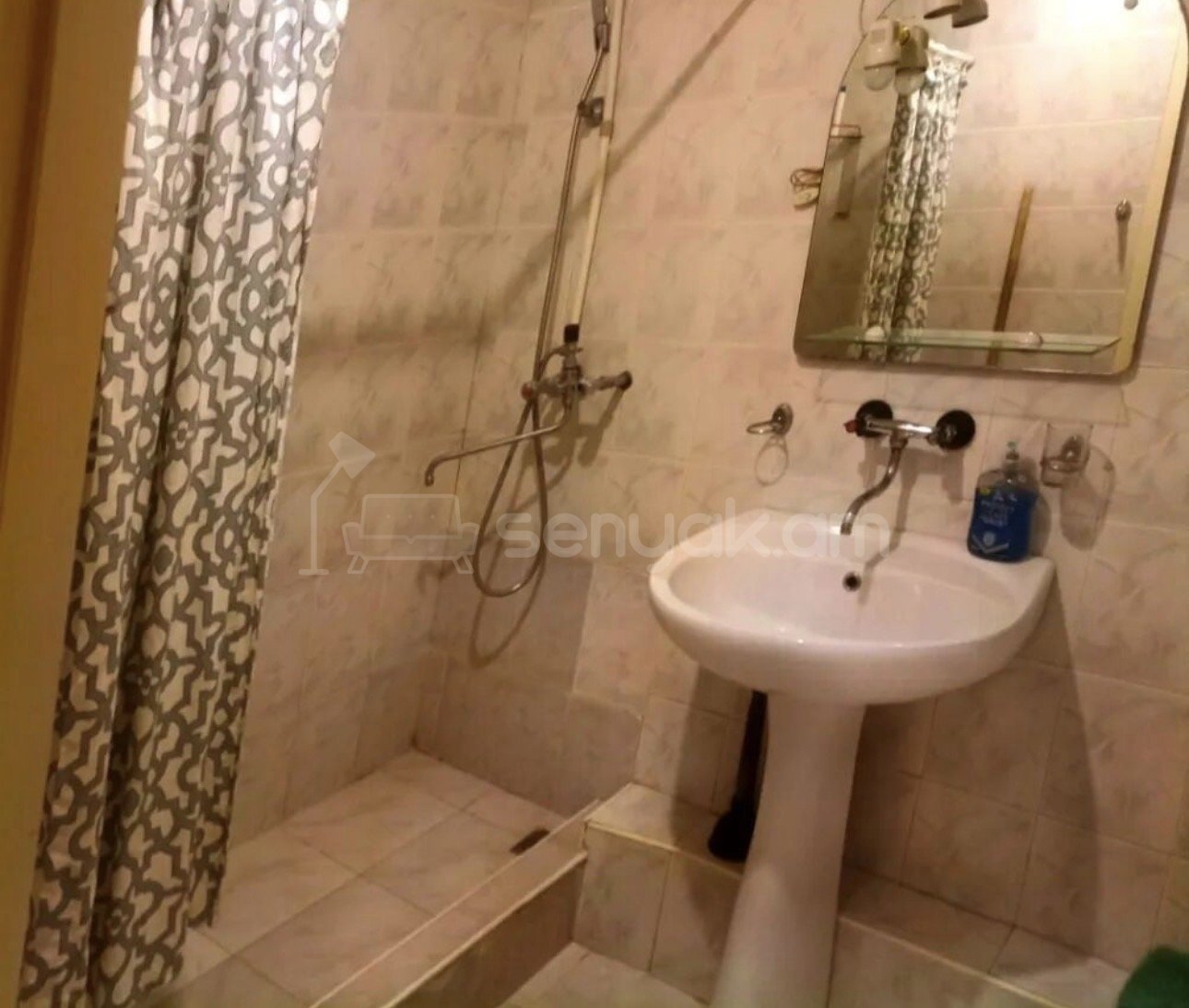 3 Սենյականոց Բնակարան Քարե Շենքում, 76քմ, 4/5 հարկ, Կապիտալ Վերանորոգված