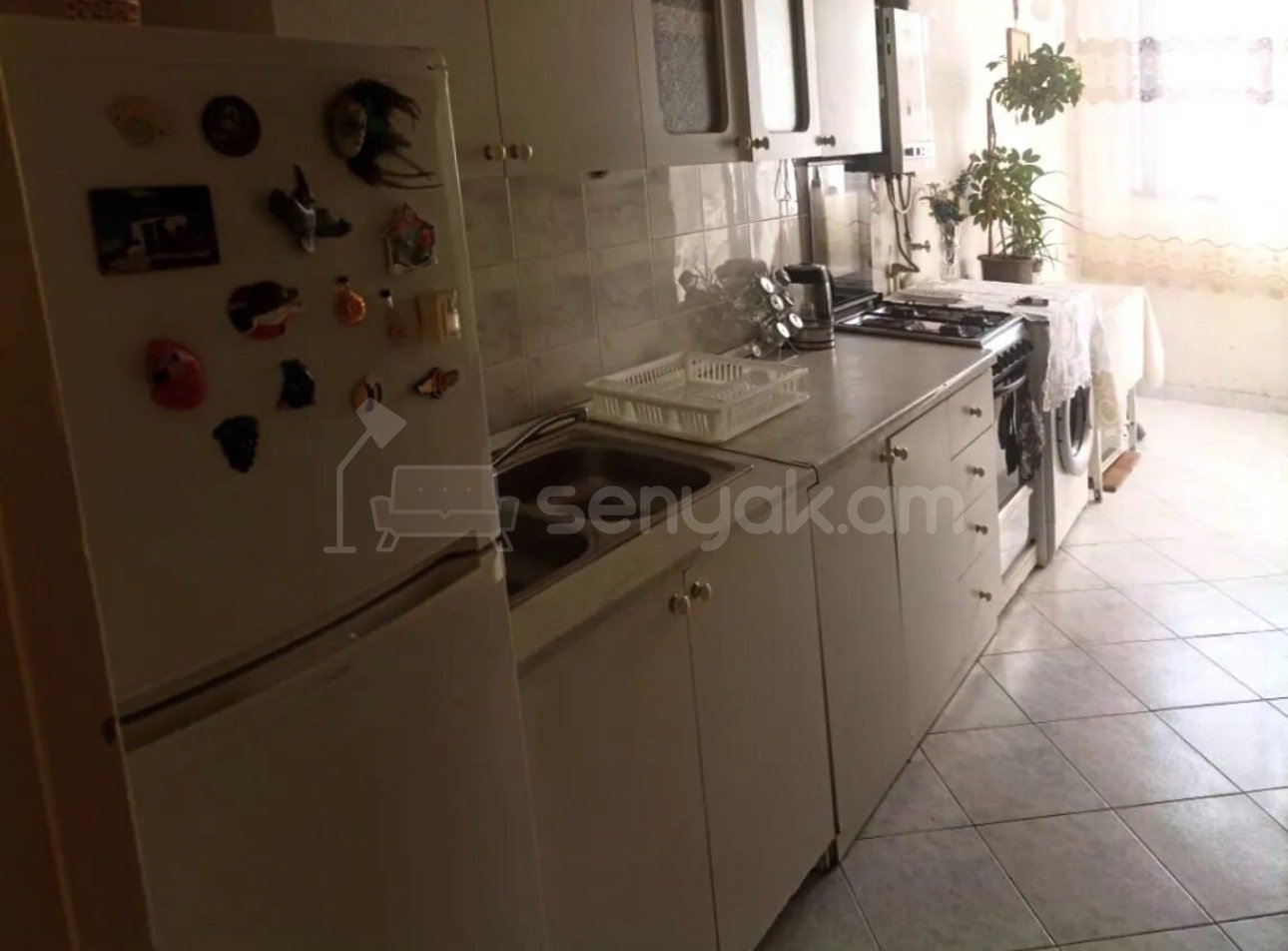 3 Սենյականոց Բնակարան Քարե Շենքում, 76քմ, 4/5 հարկ, Կապիտալ Վերանորոգված