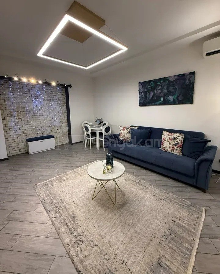 2 Սենյականոց Բնակարան Քարե Շենքում, 47քմ, 3/4 հարկ, Կապիտալ Վերանորոգված