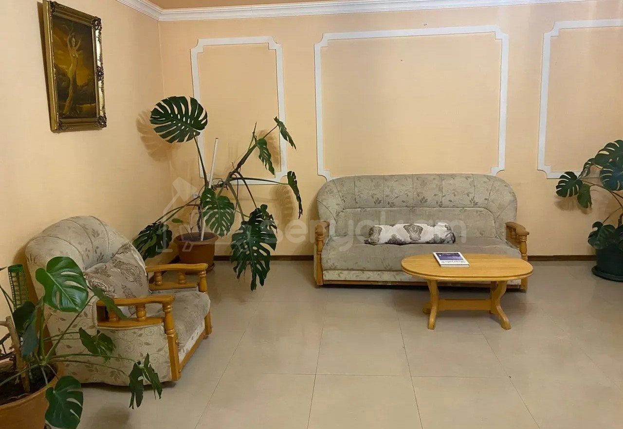 3 Սենյականոց Բնակարան Քարե Շենքում, 90քմ, 4/6 հարկ, Նորմալ Վիճակում