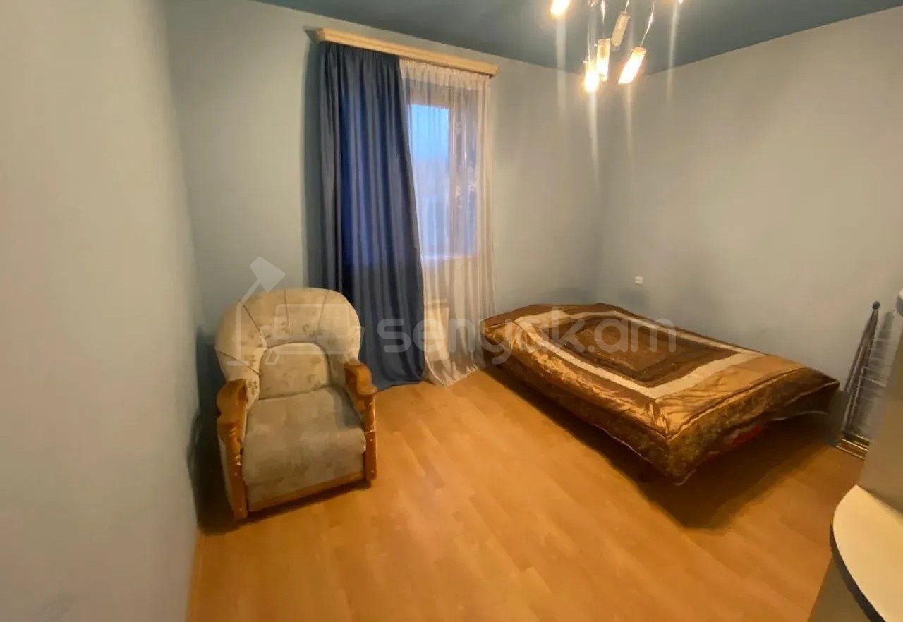 3 Սենյականոց Բնակարան Քարե Շենքում, 90քմ, 4/6 հարկ, Նորմալ Վիճակում