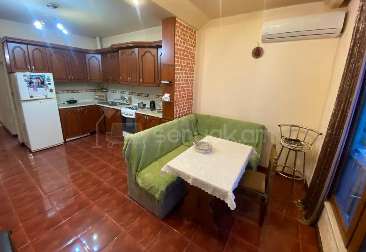 3 Սենյականոց Բնակարան Քարե Շենքում, 90քմ, 4/6 հարկ, Նորմալ Վիճակում