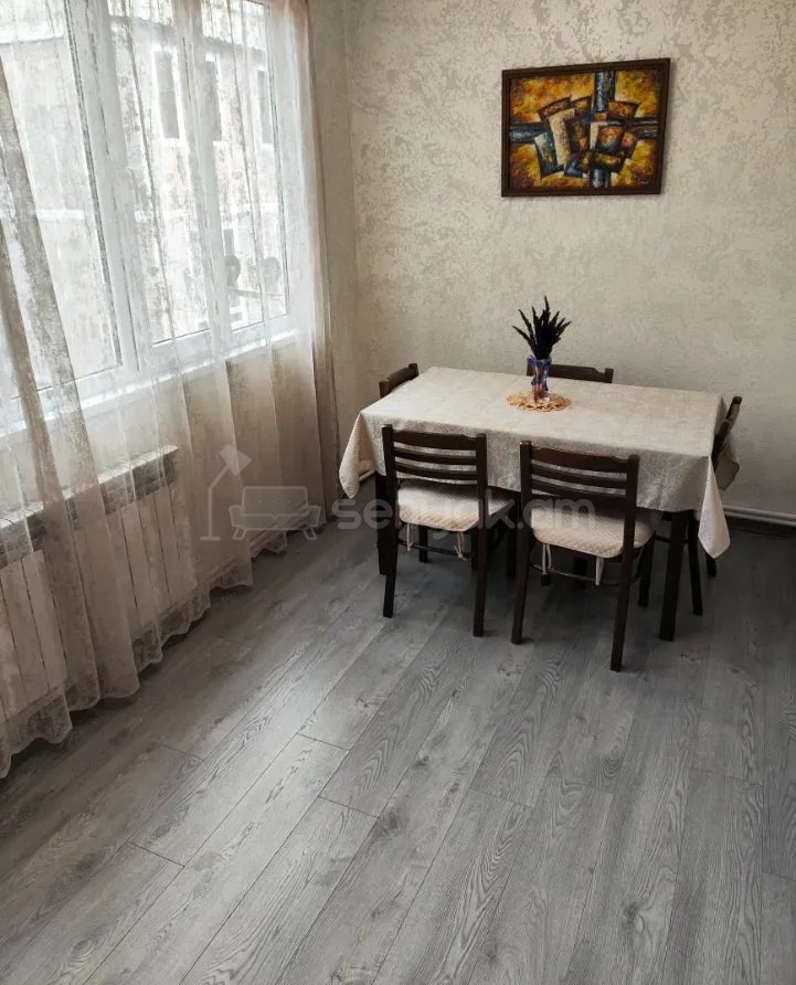 2 Սենյականոց Բնակարան Քարե Շենքում, 60քմ, 4/5 հարկ, Կապիտալ Վերանորոգված, Կահավորված