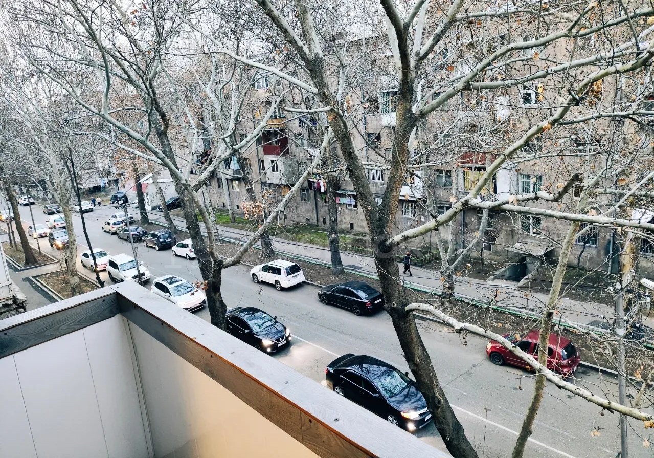 2 Սենյականոց Բնակարան Քարե Շենքում, 60քմ, 4/5 հարկ, Կապիտալ Վերանորոգված, Կահավորված