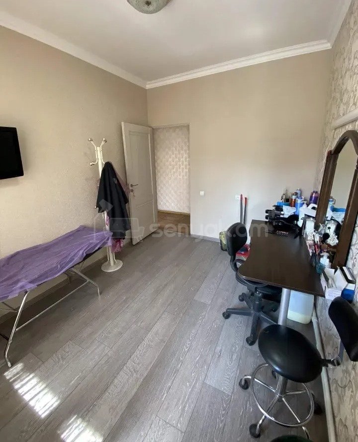 3 Սենյականոց Բնակարան Քարե Շենքում, 77քմ, 1/5 հարկ, Պետական Վիճակում