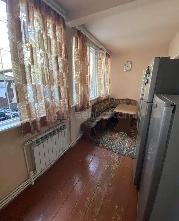 3 Սենյականոց Բնակարան Քարե Շենքում, 77քմ, 1/5 հարկ, Պետական Վիճակում