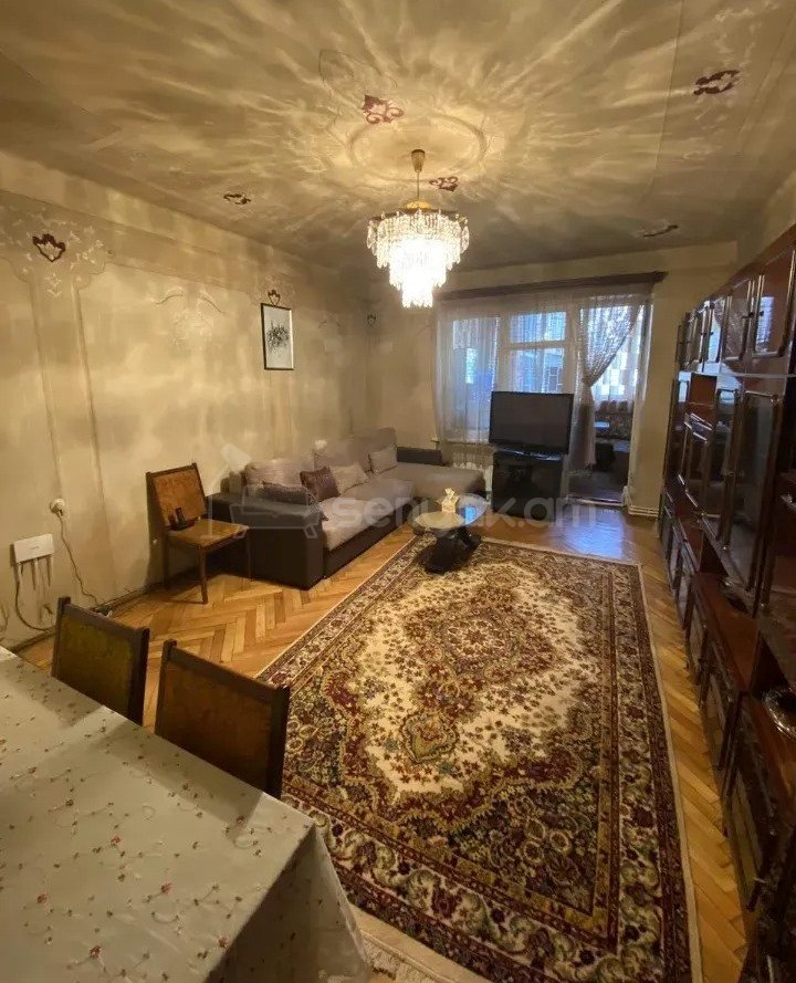 3 Սենյականոց Բնակարան Քարե Շենքում, 77քմ, 1/5 հարկ, Պետական Վիճակում