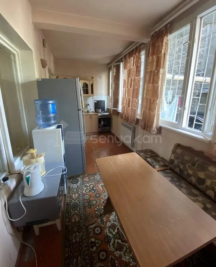 3 Սենյականոց Բնակարան Քարե Շենքում, 77քմ, 1/5 հարկ, Պետական Վիճակում