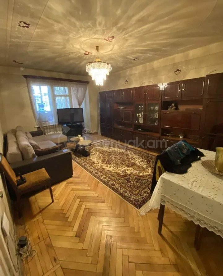 3 Սենյականոց Բնակարան Քարե Շենքում, 77քմ, 1/5 հարկ, Պետական Վիճակում