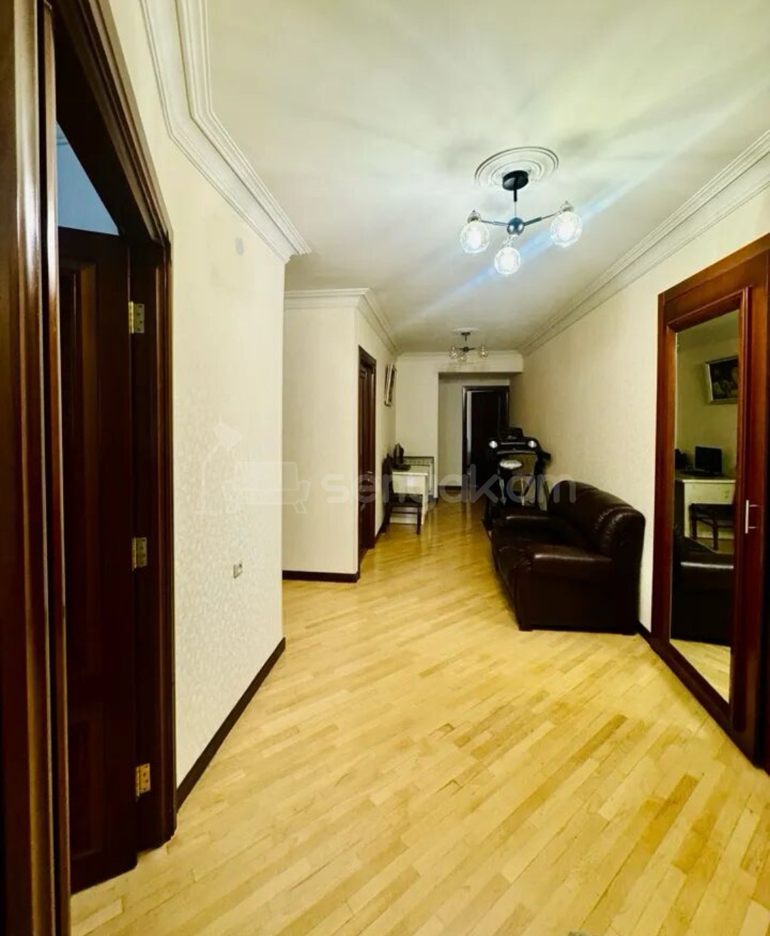 4 Սենյականոց Բնակարան Քարե Շենքում, 105քմ, 2/5 հարկ, Կապիտալ Վերանորոգված