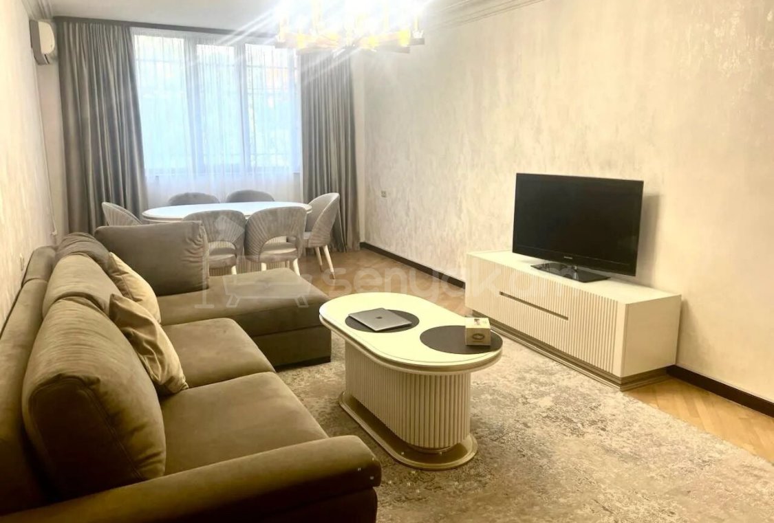 4 Սենյականոց Բնակարան Քարե Շենքում, 105քմ, 2/5 հարկ, Կապիտալ Վերանորոգված