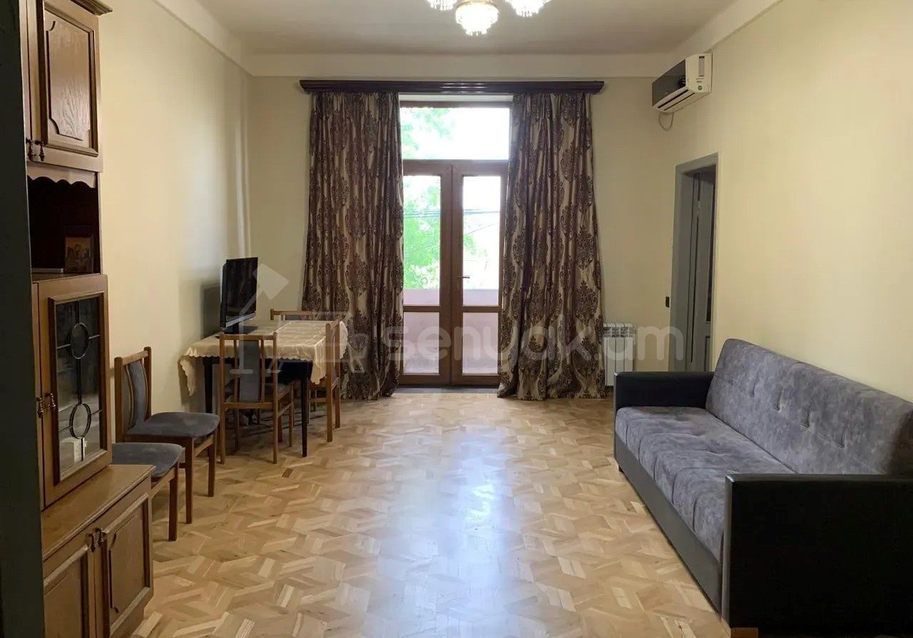 3 Սենյականոց Բնակարան Քարե Շենքում, 80քմ, 3/5 հարկ, Նորմալ Վիճակում