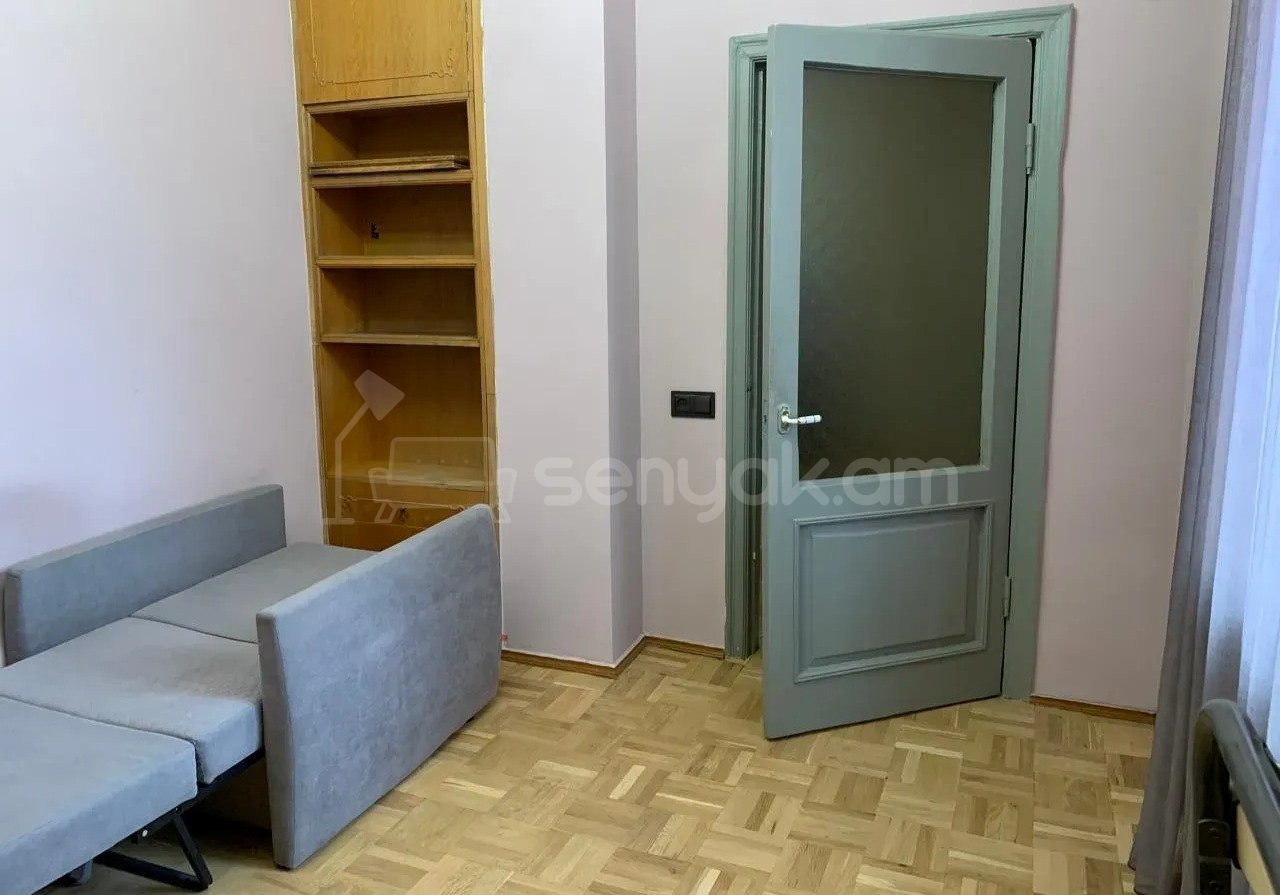 3 Սենյականոց Բնակարան Քարե Շենքում, 80քմ, 3/5 հարկ, Նորմալ Վիճակում