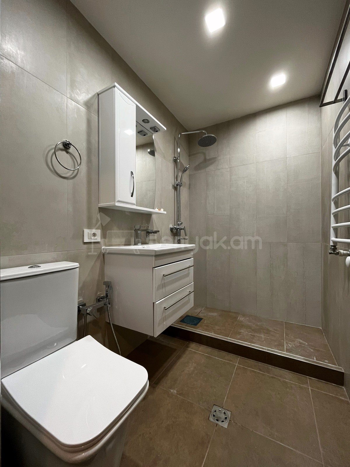 3 Սենյականոց Բնակարան Նորակառույցում, 67քմ, 2/2 հարկ, Կապիտալ Վերանորոգված