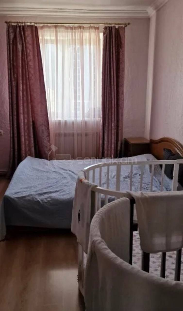 3 Սենյականոց Բնակարան Քարե Շենքում, 80քմ, 4/4 հարկ, Կապիտալ Վերանորոգված