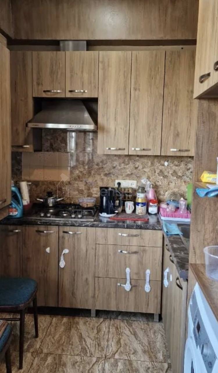 3 Սենյականոց Բնակարան Քարե Շենքում, 80քմ, 4/4 հարկ, Կապիտալ Վերանորոգված