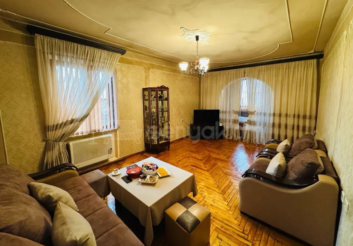 3 Սենյականոց Բնակարան, 68քմ, 2/9 հարկ, Նորմալ Վիճակում