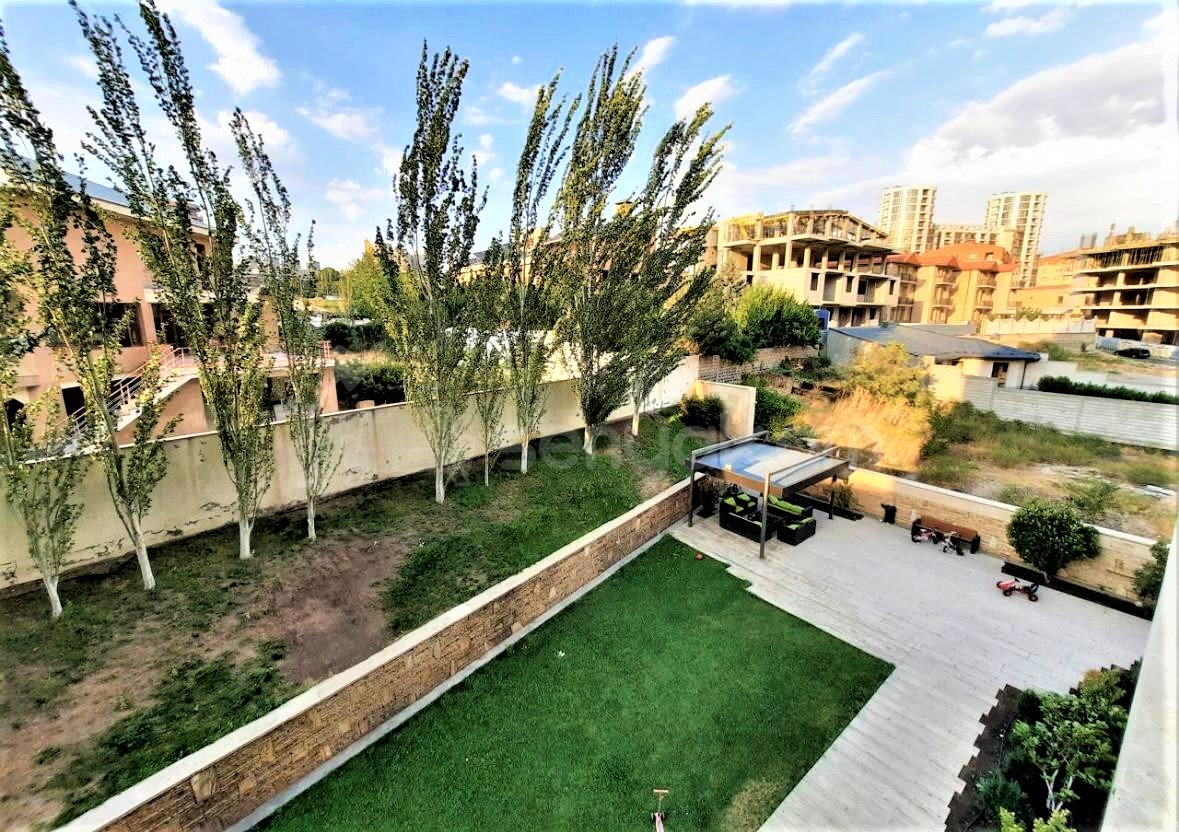 3 Սենյականոց Բնակարան, 188քմ, 3/6 հարկ, Դիզայներական Վերանորոգված, Կահավորված