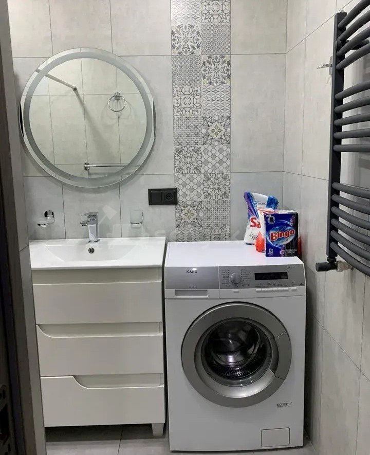 3 Սենյականոց Բնակարան Քարե Շենքում, 80քմ, 3/5 հարկ, Նորմալ Վիճակում