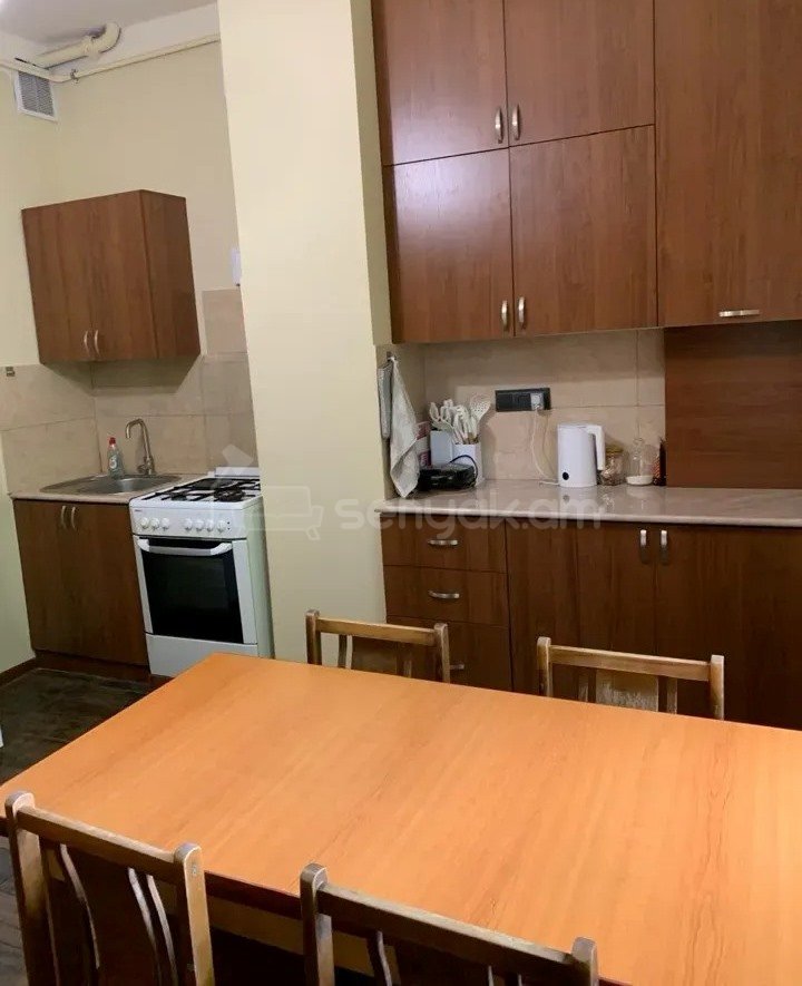 3 Սենյականոց Բնակարան Քարե Շենքում, 80քմ, 3/5 հարկ, Նորմալ Վիճակում