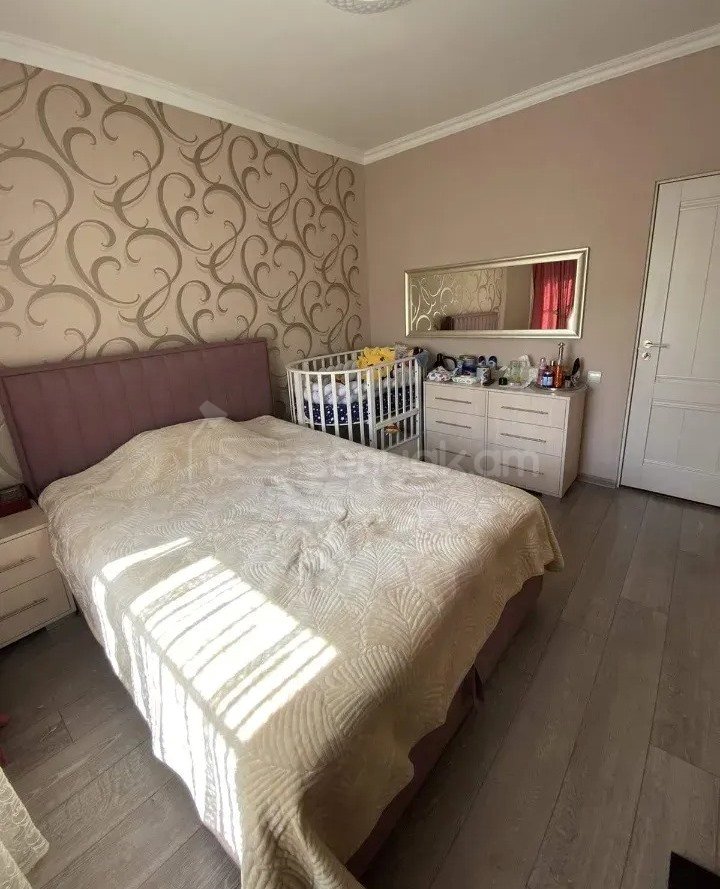 3 Սենյականոց Բնակարան Քարե Շենքում, 77քմ, 1/5 հարկ, Նորմալ Վիճակում