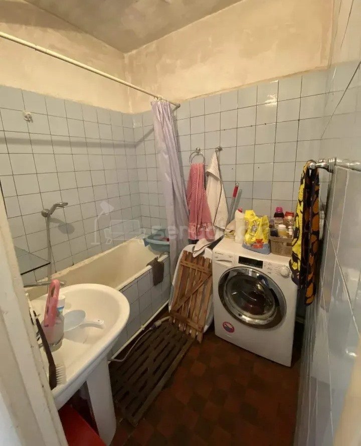 3 Սենյականոց Բնակարան Քարե Շենքում, 77քմ, 1/5 հարկ, Նորմալ Վիճակում